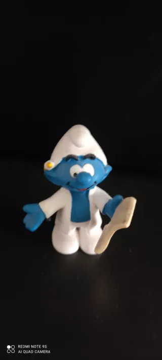 Pitufo científico con bata 2014