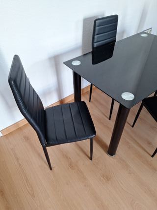 Mesa cristal negra con 4 sillas