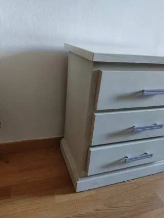 Tauleta de nit blanca Mesita de noche blanca