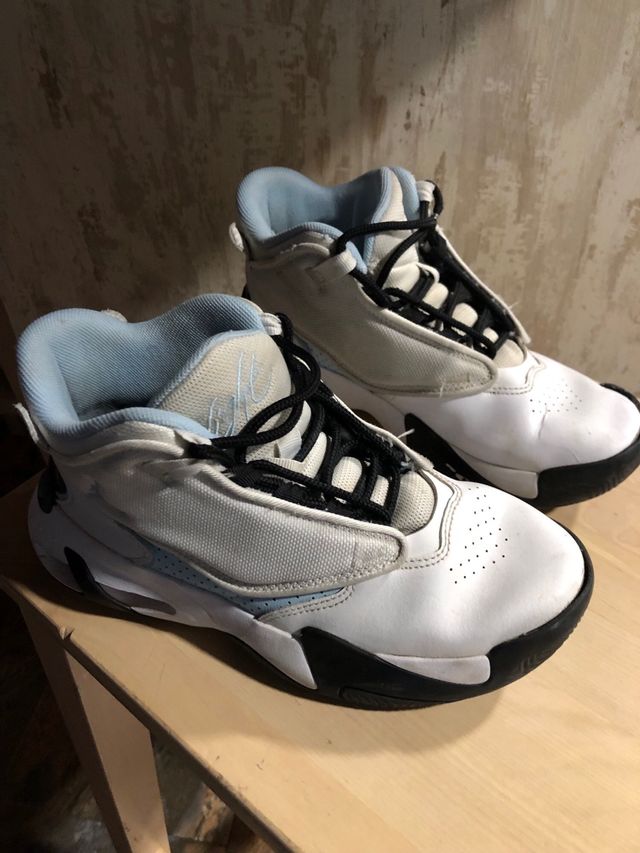 Zapatillas Jordan Blancas y Azules