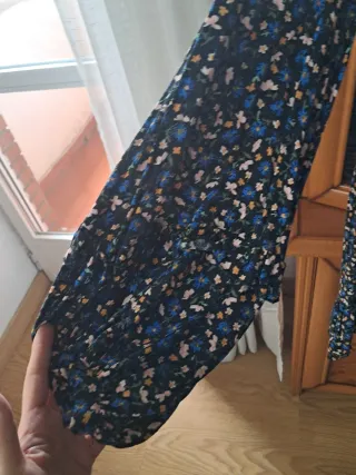 Vestido Zara flores manga larga escote