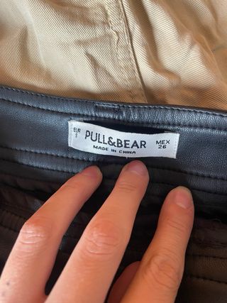 Falda cuero negra con cinturón