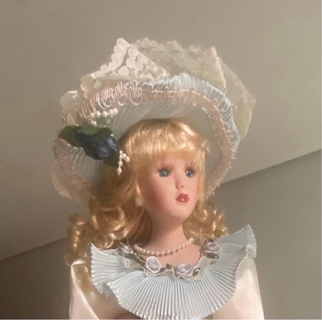 Muñeca de porcelana de colección