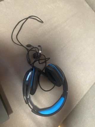 PS4 + mando + cascos + minecraft +FIFA20 + soporte