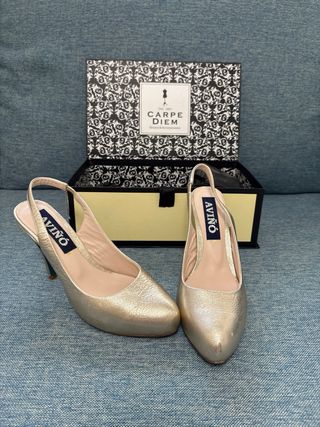 Zapatos de tacón dorados CARPE DIEM