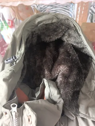 Casaca verde con capucha y forro