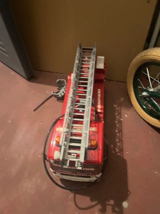 Camion dei pompieri giocattolo Bruder
