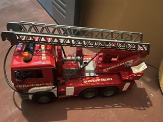 Camion dei pompieri giocattolo Bruder