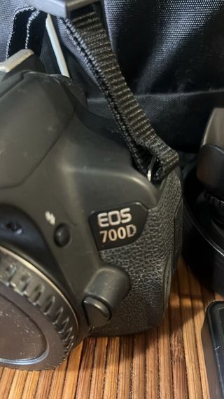 Cámara Canon EOS 700D + Accesorios