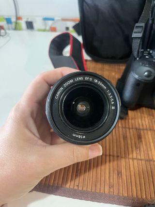 Cámara Canon EOS 700D + Accesorios