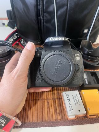 Cámara Canon EOS 700D + Accesorios