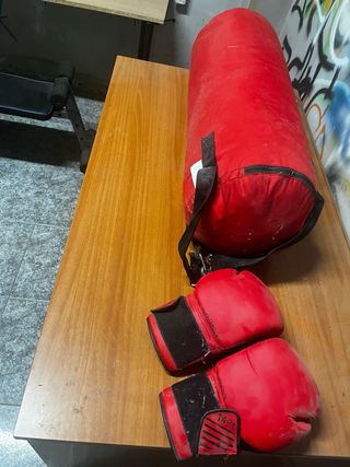 Saco de boxeo Outshock rojo
