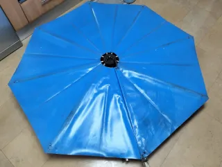 Colgador de ropa exterior con toldo