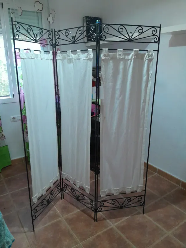 Biombo de forja con cortinas