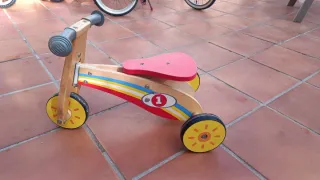 Triciclo de madera para niños