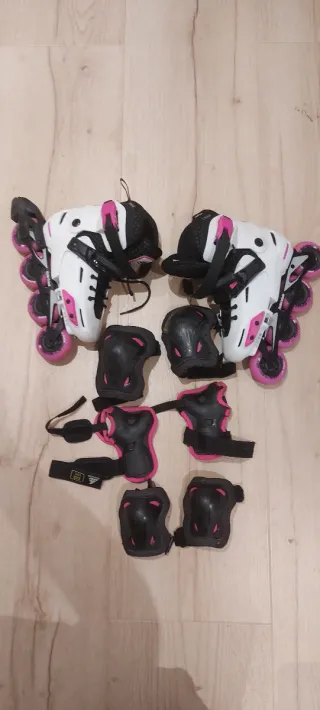 Patines en línea blancos y rosas + protecciones
