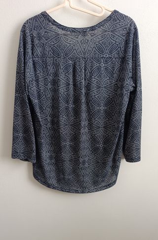 Maglia leggera fantasia blu e bianca