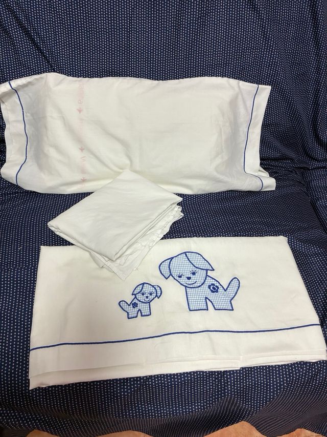 Juego sábanas cuna perros bordados