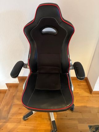 Silla tipo Gaming Negra con Detalles Rojos