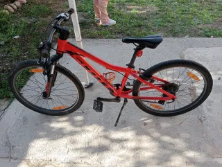 Bicicleta Scott Scale 24 Roja