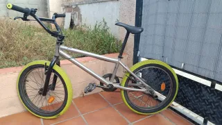 Bicicleta Trial Plata Neumáticos Verdes