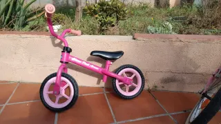Bicicleta de aprendizaje rosa