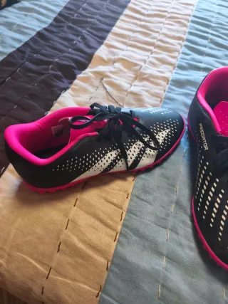 Zapatillas Adidas Predator Negras y Rosas