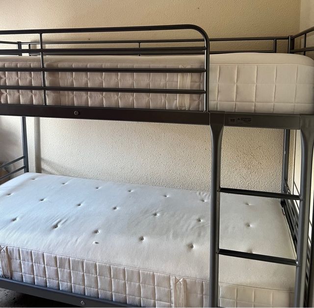 Litera metálica con colchones incluidos