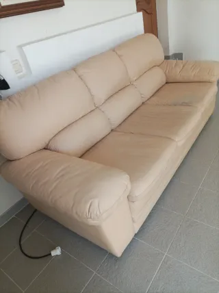 Sofá de piel beige 3 plazas