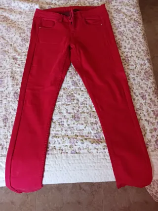 Pantalones vaqueros elásticos rojos