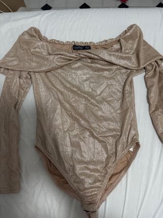Top Boohoo brillante hombros descubiertos talla M