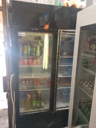 Nevera de bebidas expositora