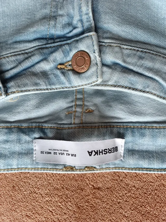 Pantalón elastico vaquero Bershka chico talla 42