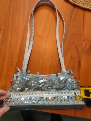 Bolso de fiesta plateado con lentejuelas