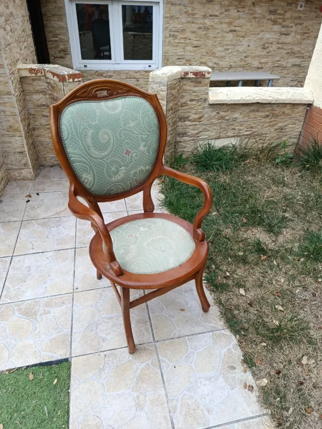 Silla de madera vintage tapizada