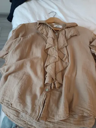 Camisa Beige con Volantes The Cott