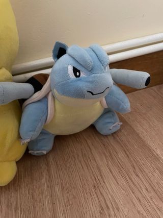 Lote Peluches Pokémon: Pikachu, Charmander, Blasto