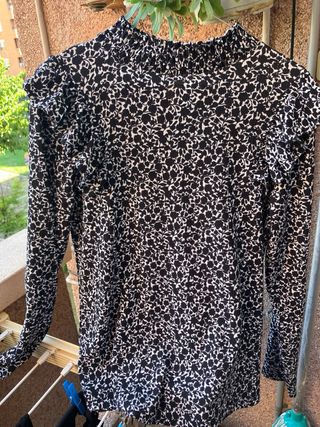 Blusa Sfera Estampada Cuello Alto Volante Talla L