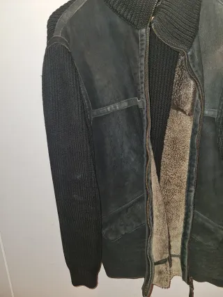 Chaqueta de piel negra y beige