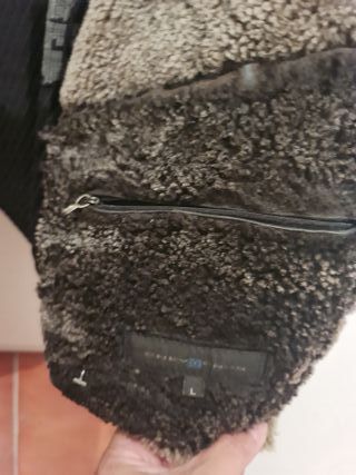 Chaqueta de piel negra y beige