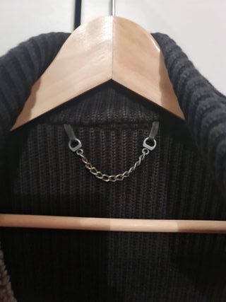 Chaqueta de piel negra y beige