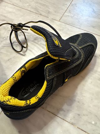 Zapatos de trabajo Cofra negros y amarillos