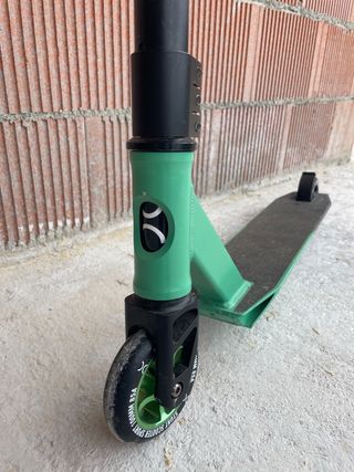 Patinete aluminio verde y negro