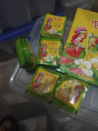 240 Sobres Tarta de Fresa Panini + 5 Álbumes