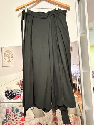 Pantalón tipo falda Mango Talla 40