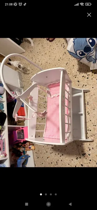 Cuna mecedora de madera para muñecas