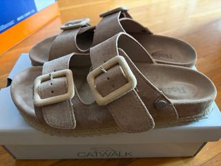 Sandalias Beige Hebillas Sin Estrenar