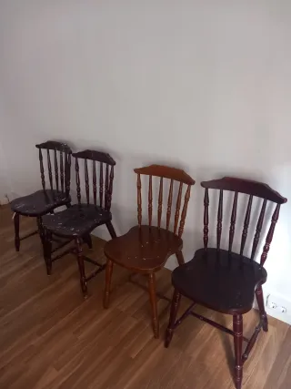4 Sillas de Madera