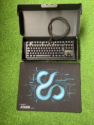 Teclado Mecánico y Alfombrilla Newskill