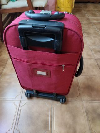Maleta de viaje granate